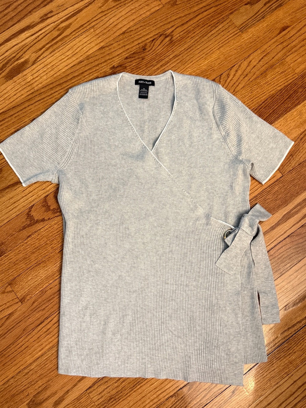 New w/o tags! Short sleeve sweater with Side Tie detail